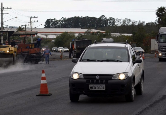 SC-445 tem tr�nsito em m�o �nica para constru��o de r�tula em Vila S�o Jos�