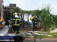 Propriedade multifamiliar é destruída por incêndio no bairro Jardim Silvana