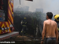 Propriedade multifamiliar é destruída por incêndio no bairro Jardim Silvana